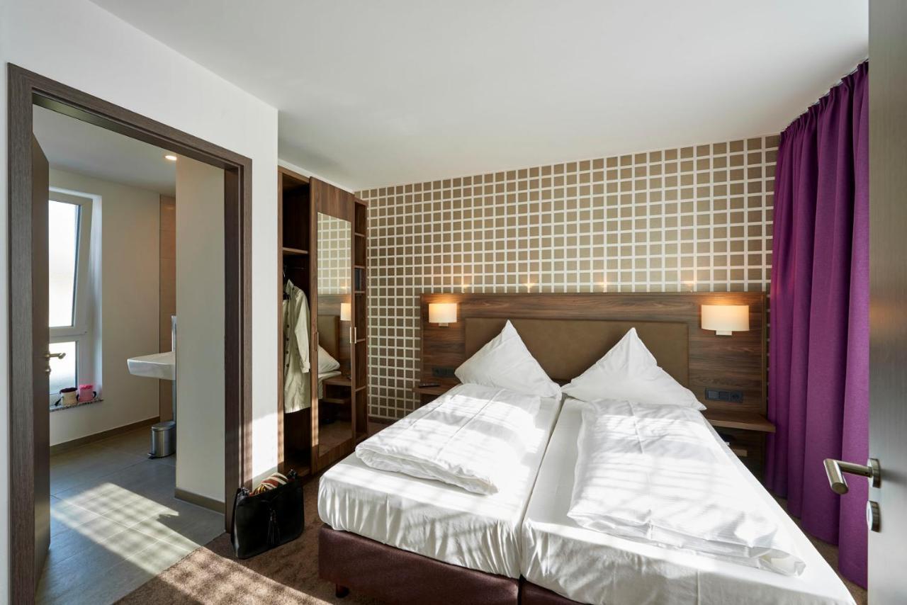 Hotel Muehlenhof Lollar ภายนอก รูปภาพ