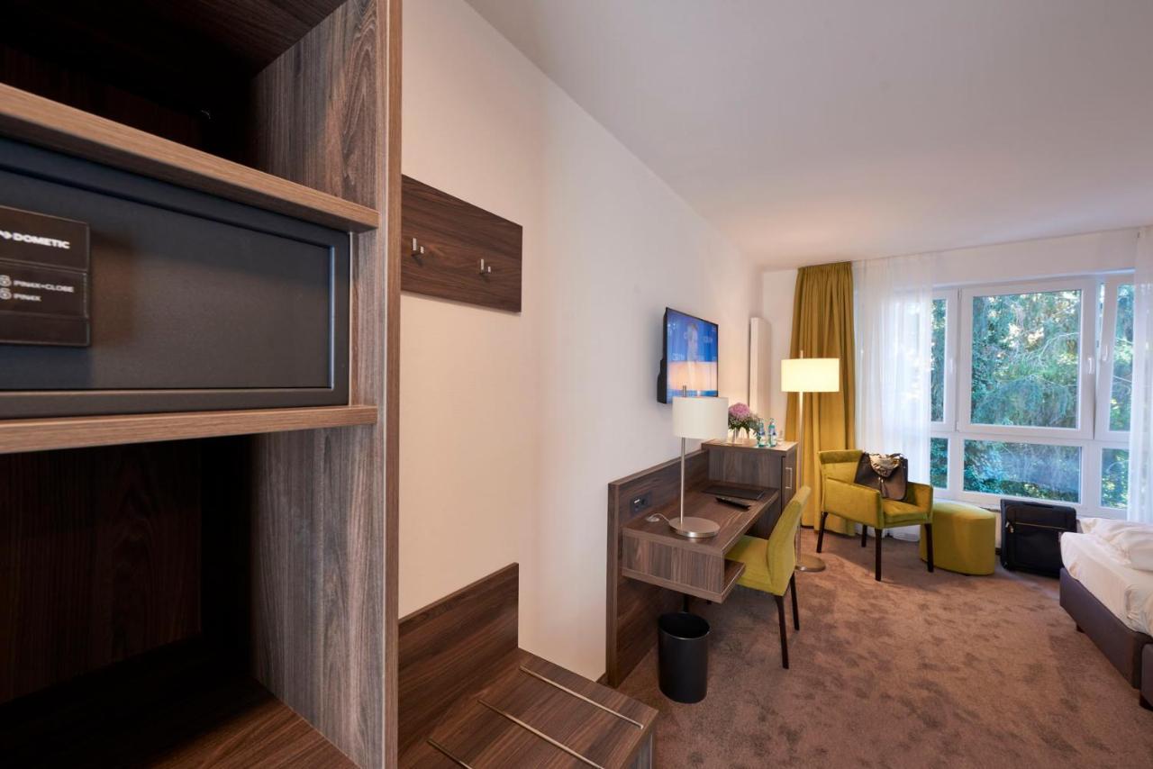 Hotel Muehlenhof Lollar ภายนอก รูปภาพ